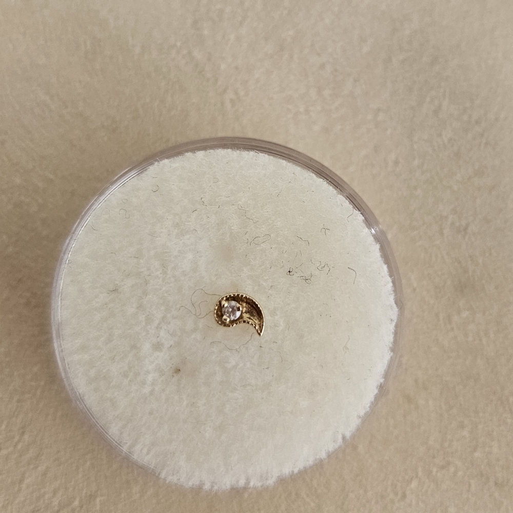 EUC BVLA 14k Yellow Gold Threadless Paisley Harlequin End